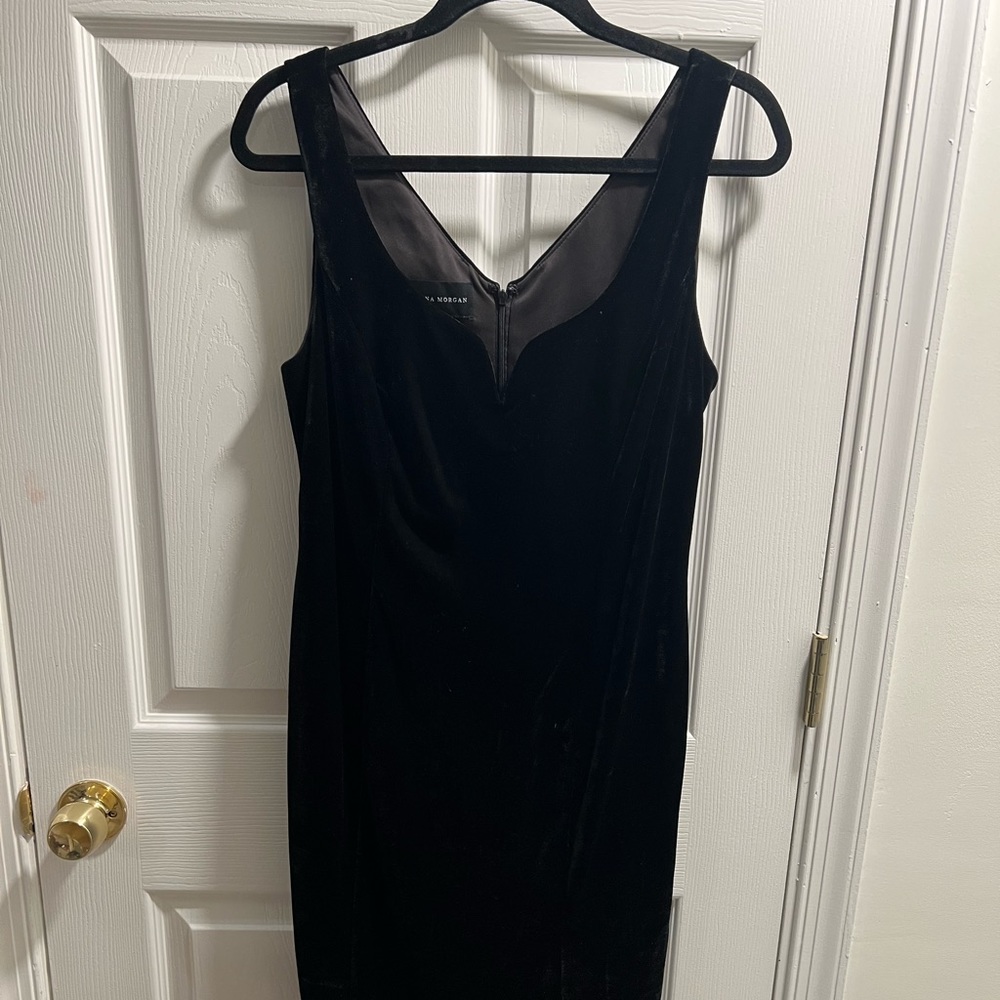 Velvet Bodycon Midi Dress w/ Sweetheart Neckline - Donna Morgan, Size 12